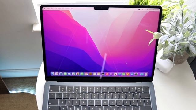 M2 MacBook Air Vs iPad Pro! (Comparison) (Review)