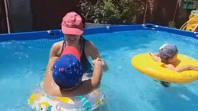 Позитивия 18 07 2020 Игры в бассейне на улице, учимся плавать воспитатель Асия Дюсупова
