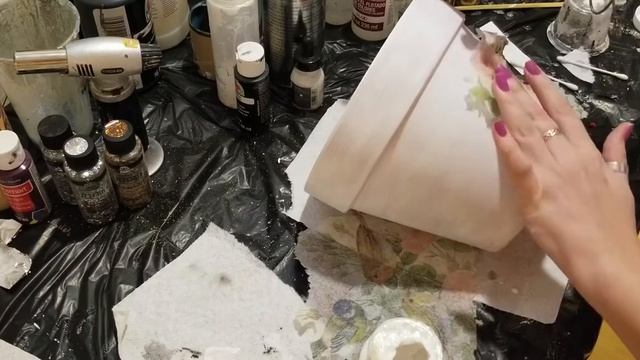 Flower Pot DIY Design - Decoupage with napkins