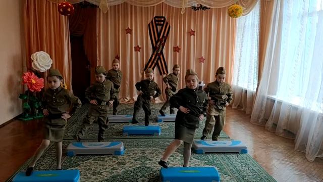 танец на степ-досках на 9 мая. смуглянка.