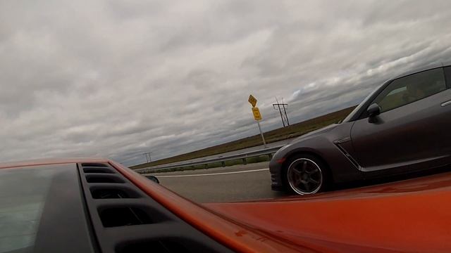 2012 McLaren MP4-12C vs 2014 Nissan GT-R Racing