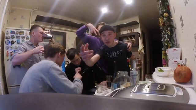 дед с отцом сцепились по пьяне