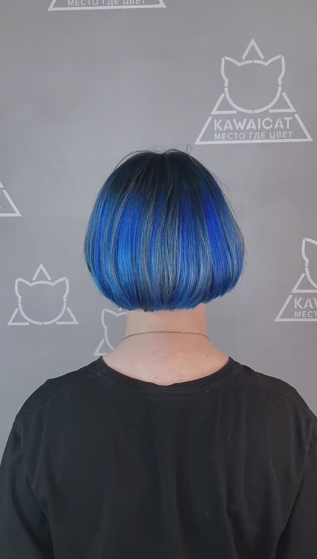 Окрашивание в синий на коротких волосах