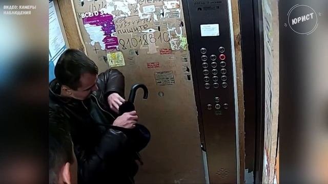 Взрослые дядьки угоняют велик из подъезда дома