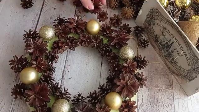 Новогодний венок из соновых шишек.    29 ноября 2020 г.