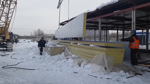 Монтаж  сэндвич панелей замковыми захватами