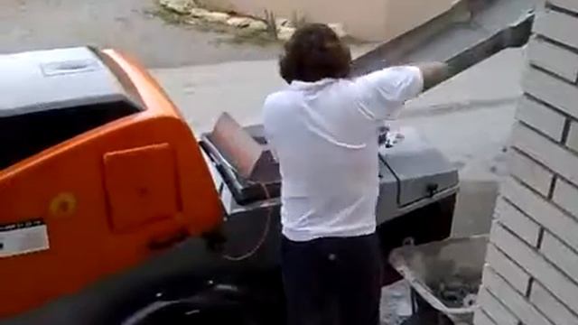 Шнековый насос BRINKMANN FHS 320 заливка мокрой самовыравнивающейся стяжки