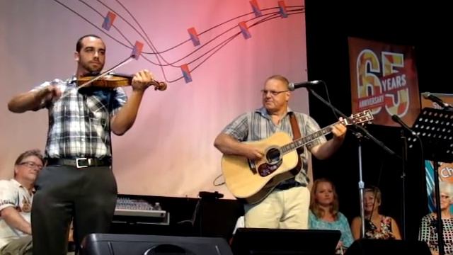 Fastest Fiddler! Meet Ian Leith Accompanied by Greg Holmes(Guitar) & Orange Blossom Special
