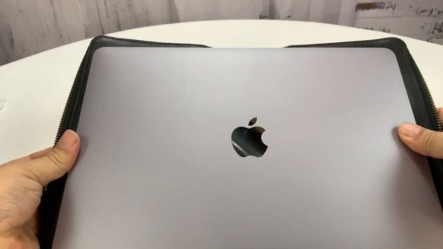 Mujjo Leather Sleeve Case for the Macbook Pro 13