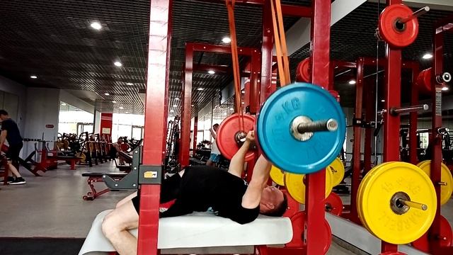 Жим лёжа на скорость резина сверху средним хватом 110 на 3