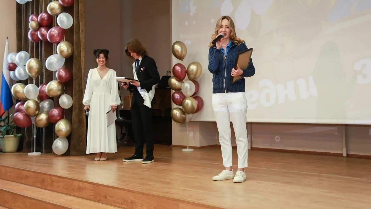 Дарья Борисова поздравила выпускников московских школ