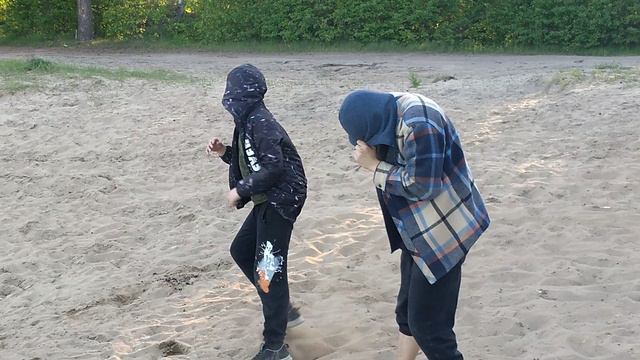 Бойцы Капуэйро тренируются на песке