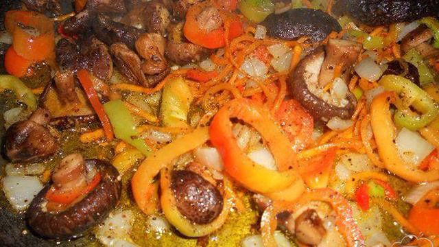 Грибы шиитаке с овощами