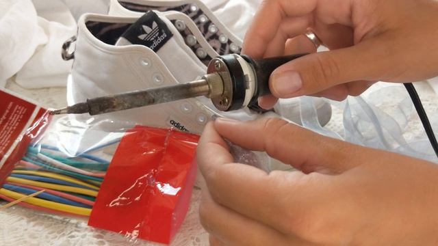 Как зашнуровать кроссовки ленточкой