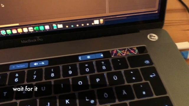 Apple Macbook Pro Touchbar (T)error | Flashing lights all day