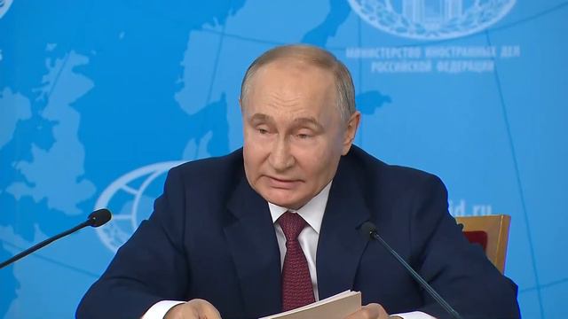 Путин собрал совещание с руководящим составом МИД России