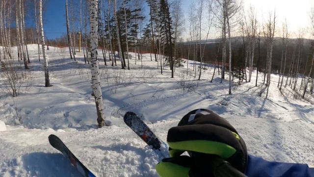 Russia's Mount Yezhovaya.Downhill skiing
