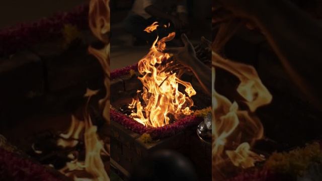 «Калика пурана». Сандхья, приняв форму жертвенного пирога, вошла в огонь ягьи