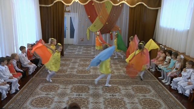 Осенние танцы. Танец с шарфами