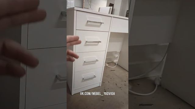 Мебель Ядвига. Гримерный стол без лампочек.