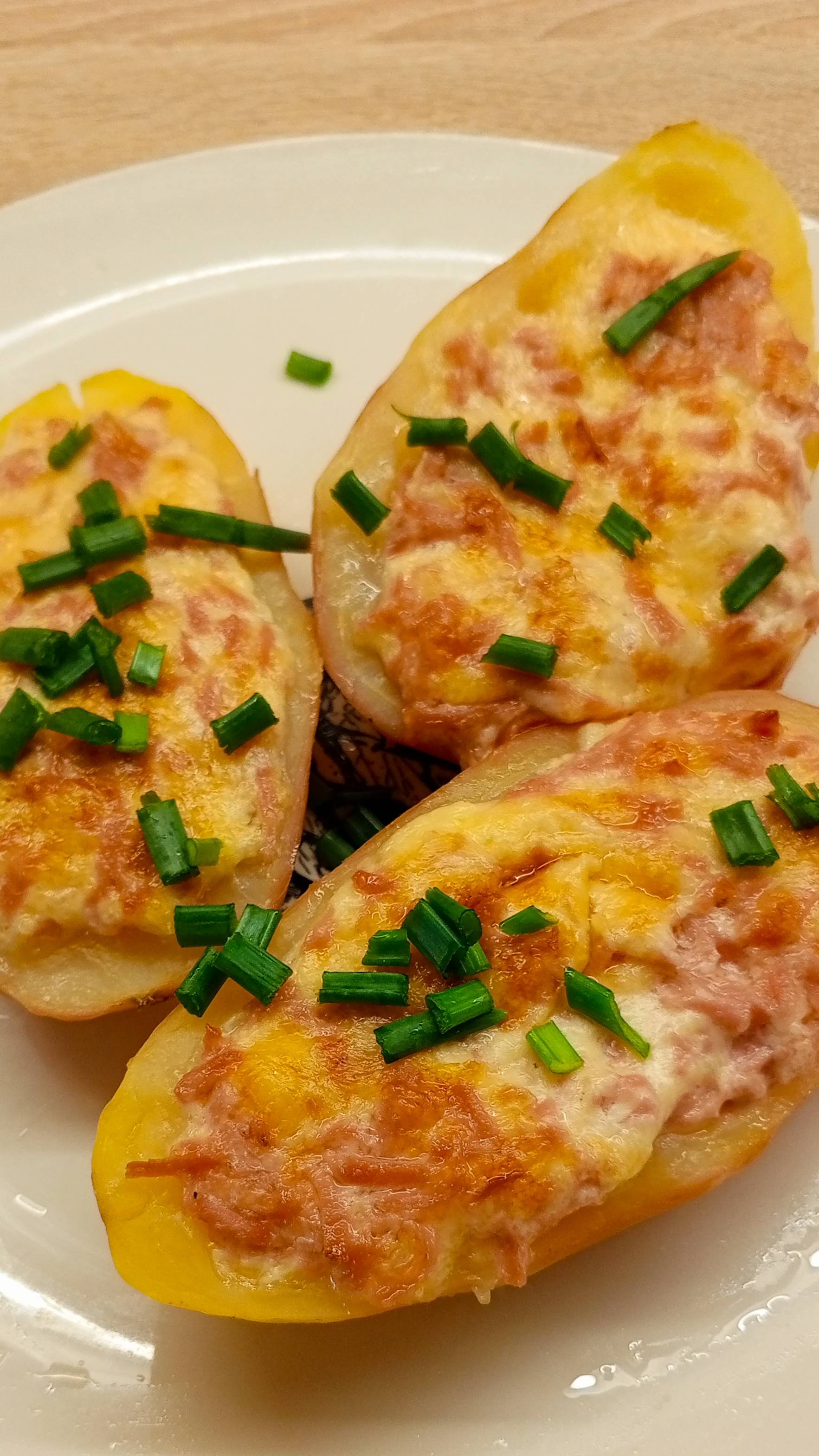 Картофель с сыром и колбасой!
Вкусное простое блюдо!#картофель #простойрецепт

Пошаговый рецепт:
got