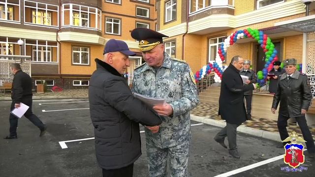 Сергей Бачурин вручил ключи от новых квартир сотрудникам и ветеранам МВД по Республике Дагестан
