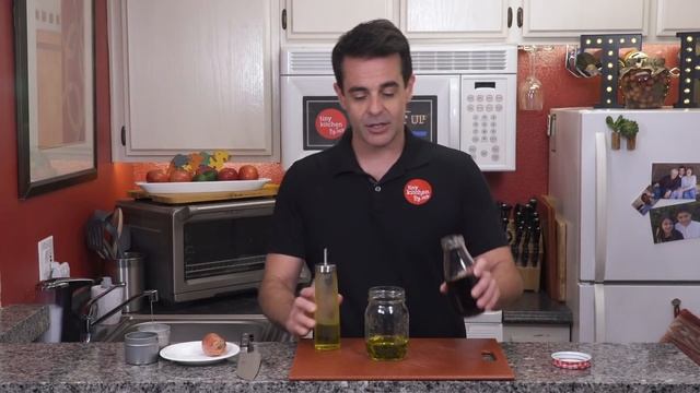 How to Make a Quick and Easy Homemade Salad Dressing (Shallot Vinaigrette) // Tiny Kitchen Big Tast