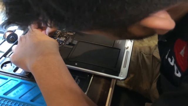 Pemasangan komponen MacBook Pro A1369 hanya di iJOE