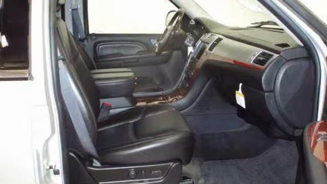 2009 CADILLAC ESCALADE  Janesville Madison WI WI