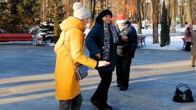 Шалунья осень Танцы в парке Горького Харьков Январь 2022