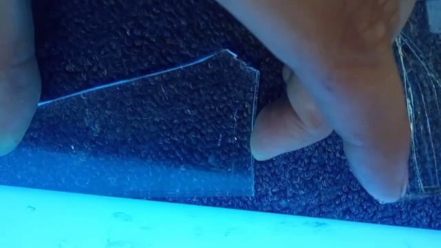 Как починить трещину на разбитом стекле с помощью уф клея (как склеить стекло со стеклом)