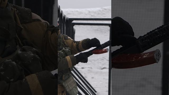Стрельба из обледенелого и замороженного Автомат Калашникова.