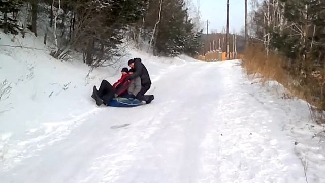 Катание на сноутюбе