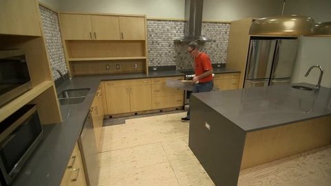 Video d'Installation des Planches de Vinyle d'Ingénierie SPC à Core Rigide de Golden Select