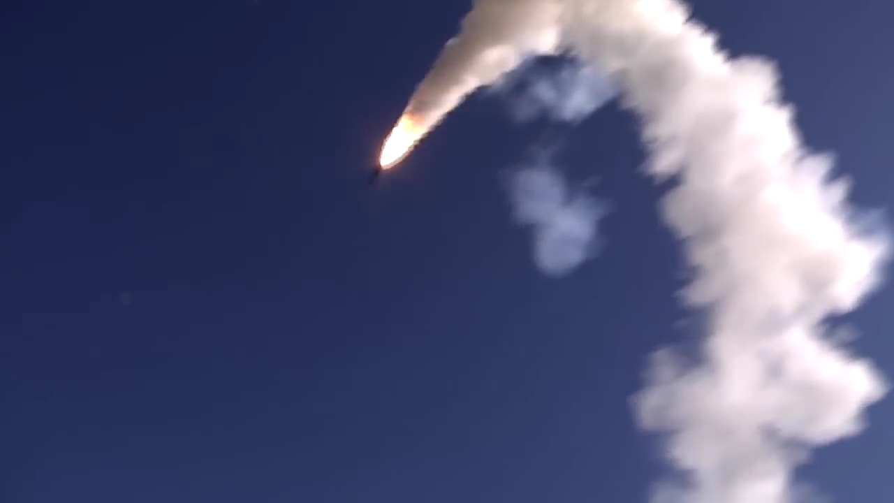 Пуски крылатых ракет _Калибр_ и _Оникс_ по объектам террористов в Сирии (2016)
