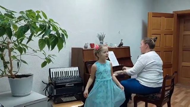 "Слон и скрипочка", слова В.Татаринова, музыка В.Кикта, вокал- Мария Басница,5лет, г.Надым.