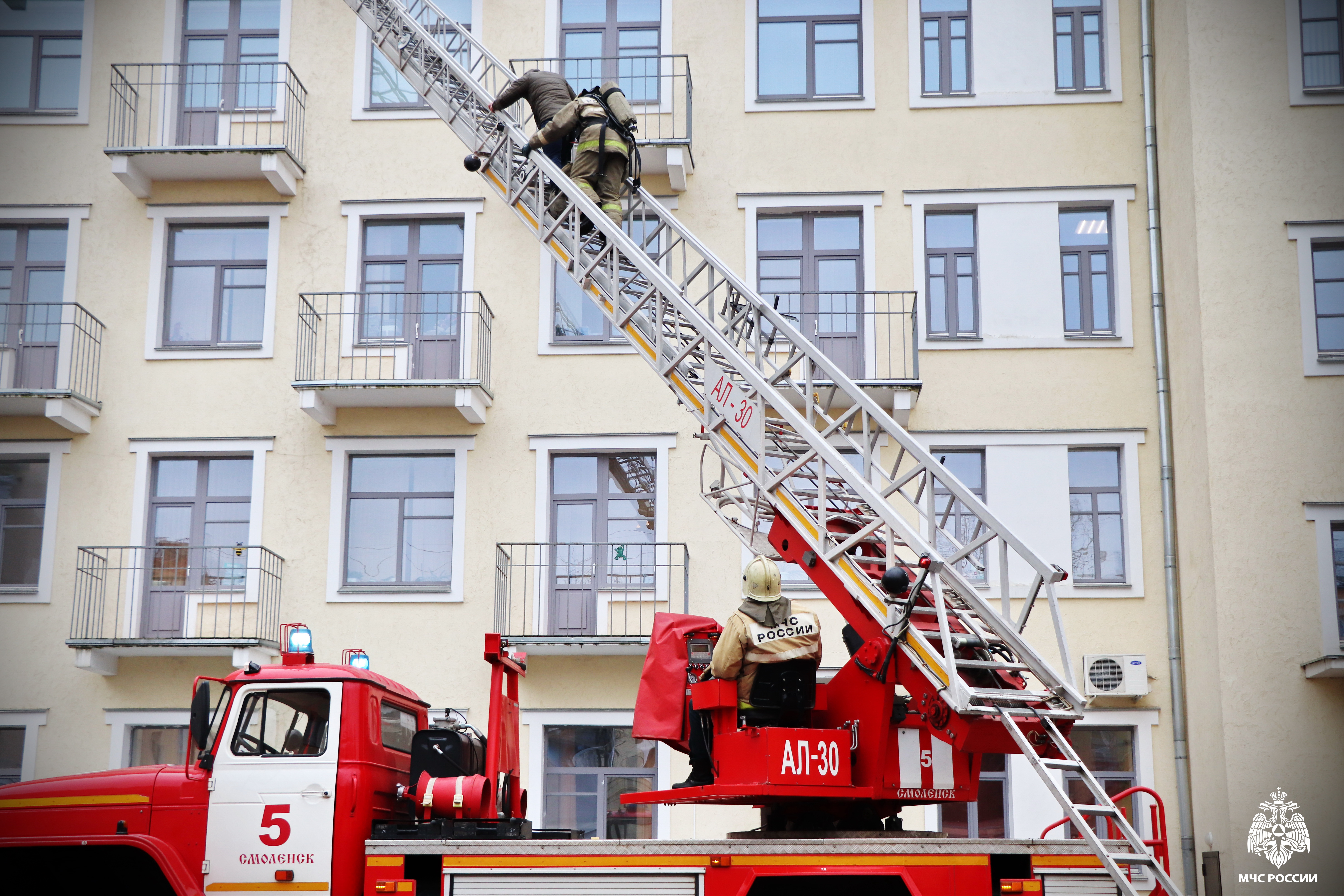 В Смоленске прошли крупные учения по ликвидации условного пожара