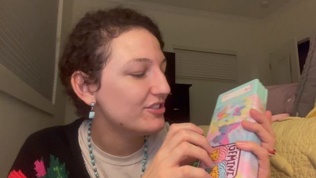 ASMR~ what's in my backpack! ?? (soft spoken w/ gum chewing & tingly keychain sounds)