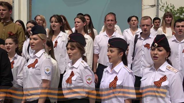 В Пятигорском институте СКФУ студенты и правоохранители хором исполнили песню «День Победы» ⭐️