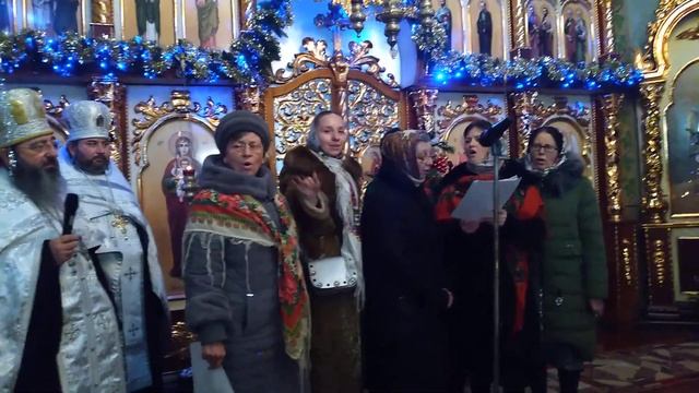 Хор певчих Бердичевского Никольского собора исполняющие колядки 7 января 2021 г