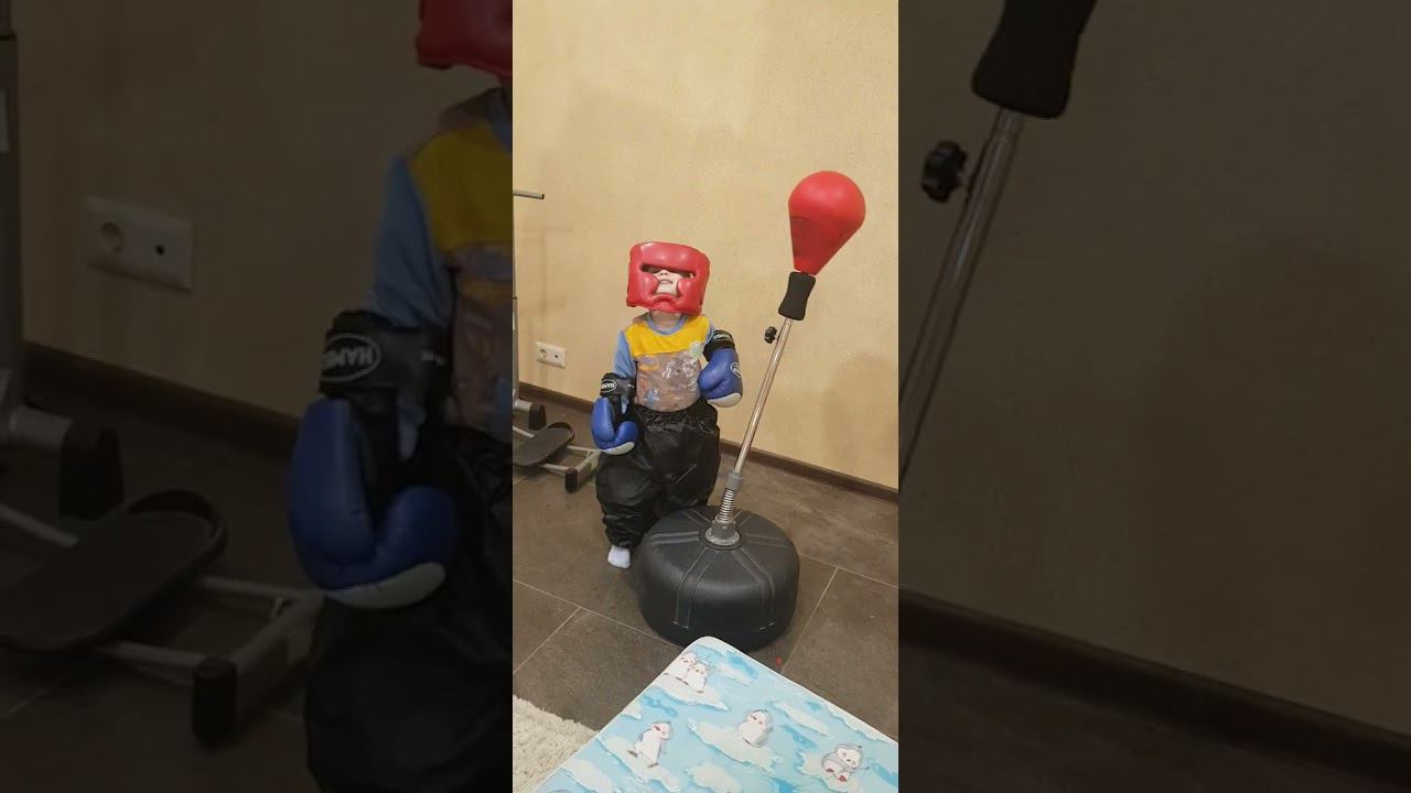 Бокс для детей. Удары по груше