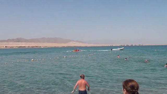 Катание на банане в Красном море. Египет. Шарм-эль-Шейх.