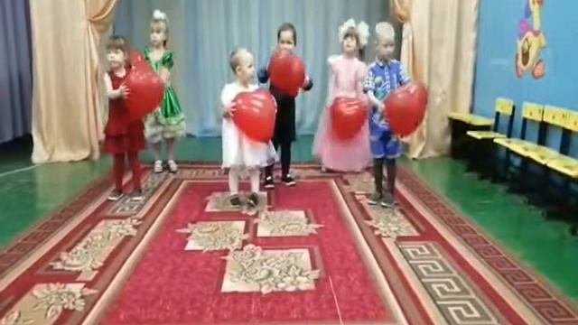 День матери, поздравление детей средней группы