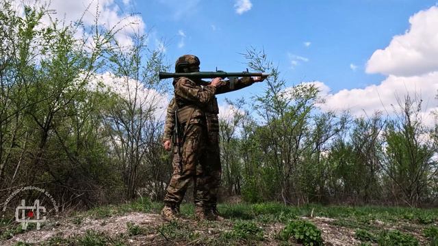 Тренировка по прицеливанию и стрельбе из ручного противотанкового гранатомета РПГ-7.