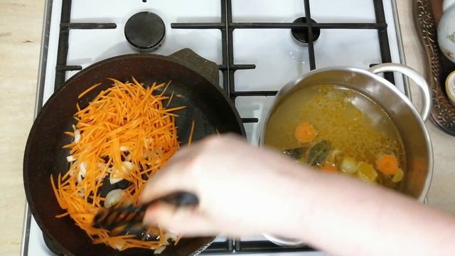 Куриный суп с лапшой.