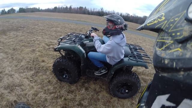 Yfz 450 and Grizzly 660 messin aroud in a feild