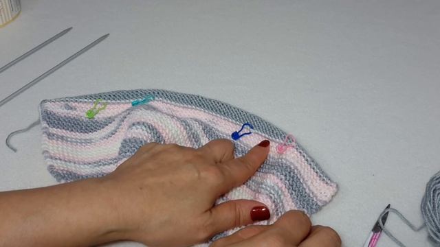 İki Renkli Kulaklı Bebek Şapkası