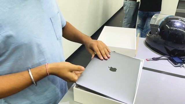 MacBook Air M1 Unboxing