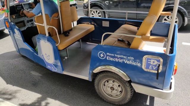 ?? Как тебе такое Илон Маск? Tesla электрокары это всё прошлый век. Будущее за электро тук-туками