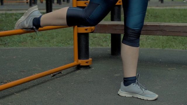 выпад от шведской стенки